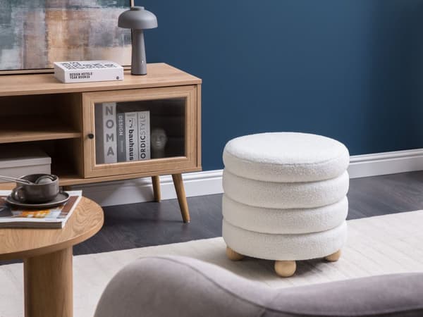 Puff Off-White Boucle Teddy Klädsel Tall Trä Ben Fotpall Hemtillbehör Vardagsrum