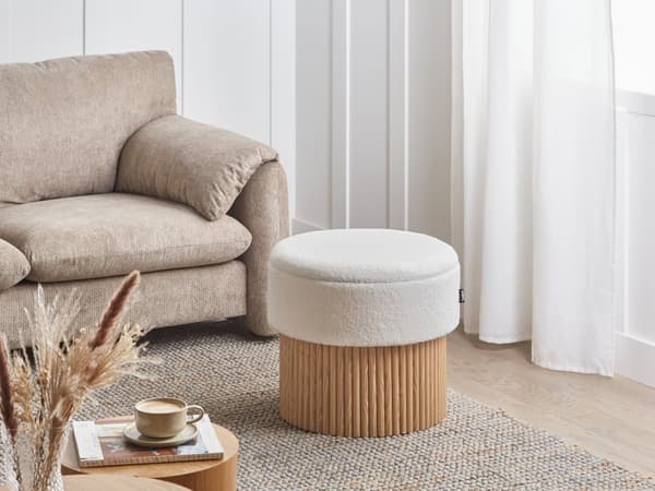 Oppbevaringspuff Off White Boucle Polstret Sete Trebunn Rund Fotskammel
