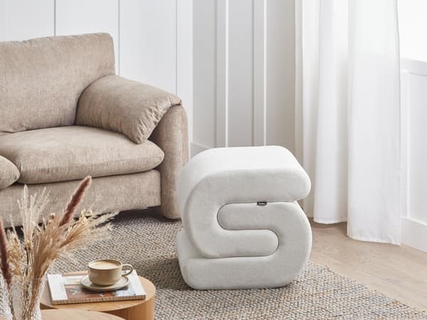 Pouffe Off White Chenille Stoff Polstret S-formet Fotskammel til Stuen