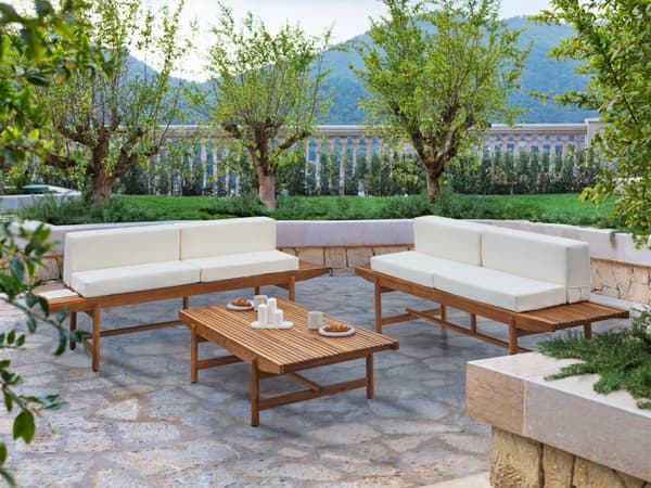 Havebænk i lyst akacietræ 210 x 84 cm med hynder cremehvid moderne rustik stil udvendig gårdhave terrasse altan
