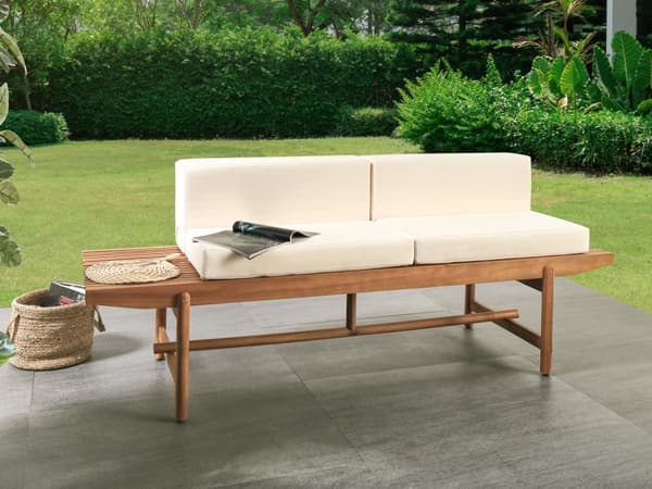 Havebænk i lyst akacietræ 210 x 84 cm med hynder cremehvid moderne rustik stil udvendig gårdhave terrasse altan