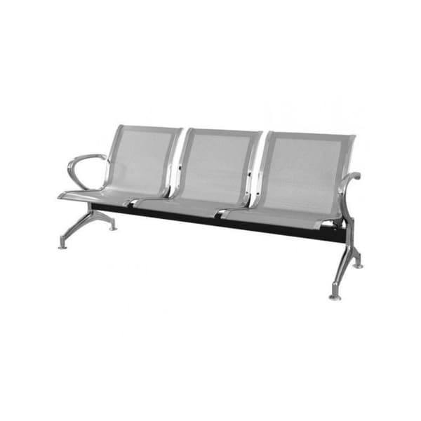 Väntarbänk med tre säten och aluminiumstruktur och Piqueras y Crespo säten Acebrón modell.