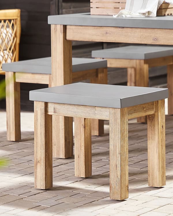 Taburetsæt 2 stk Grå Lyst Træ Fibercement Akacietræ 50x40 cm Industriel Moderne Design Sæt Taburet Fodskammel Skammel Fodstøtte Udendørs