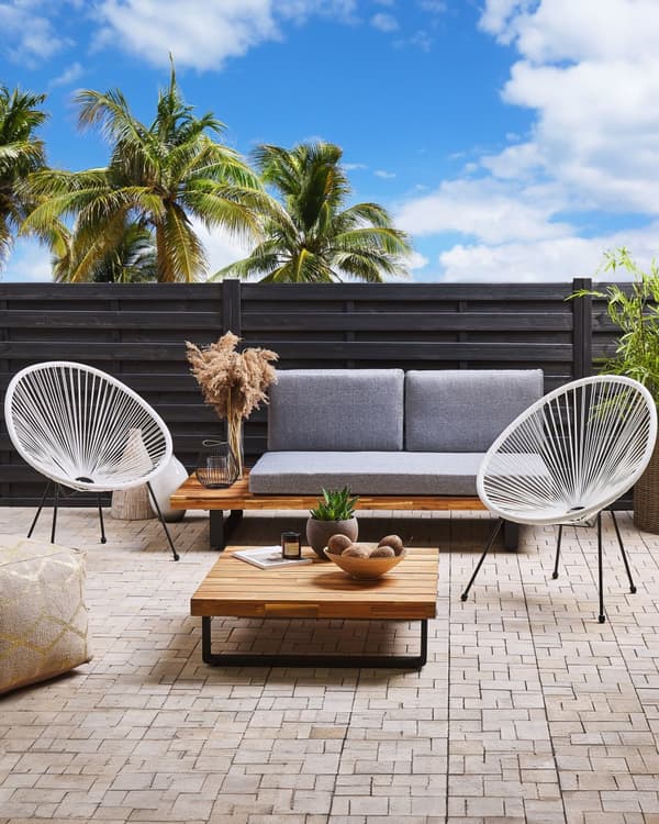 Havestole Hvid Rattan og Sort Pulverlakerede Stålben sæt 70 x 90 cm Udendørs Altan Stabelbar Lounge med Dupper Retro Rund Flet Moderne Design