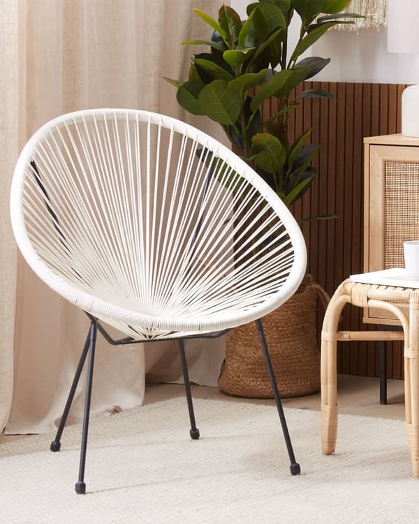 Havestol Hvid Rattan og Sort Pulverlakeret Stålben 70 x 90 cm Udendørs Altan Stabelbar Lounge med Dupper Retro Rund Flet Moderne Design
