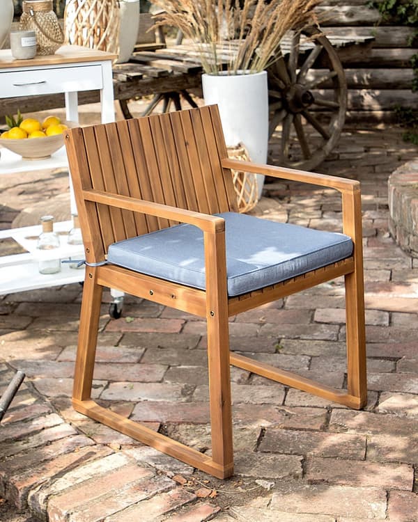 Sett med 8 hagestoler Lyst akasietre 80 x 59 cm Med blå puter Rustikk stil
