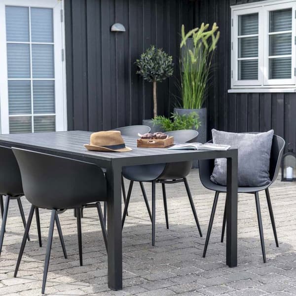 2 svarta trädgårdsstolar RODA