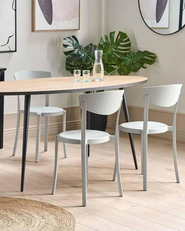 Tuoli vaaleanharmaa 42 x 80 x 40 cm muovi pinottava 4 kpl säänkestävä sisälle ulos moderni