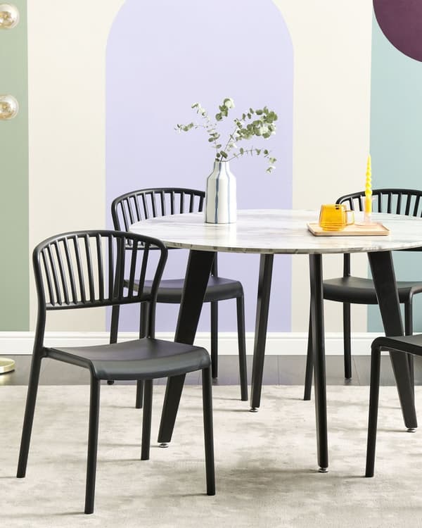Set om 4 Matstolar Plast Svart Inomhus Utomhus Trädgård Stapelbara Minimalistisk Stil