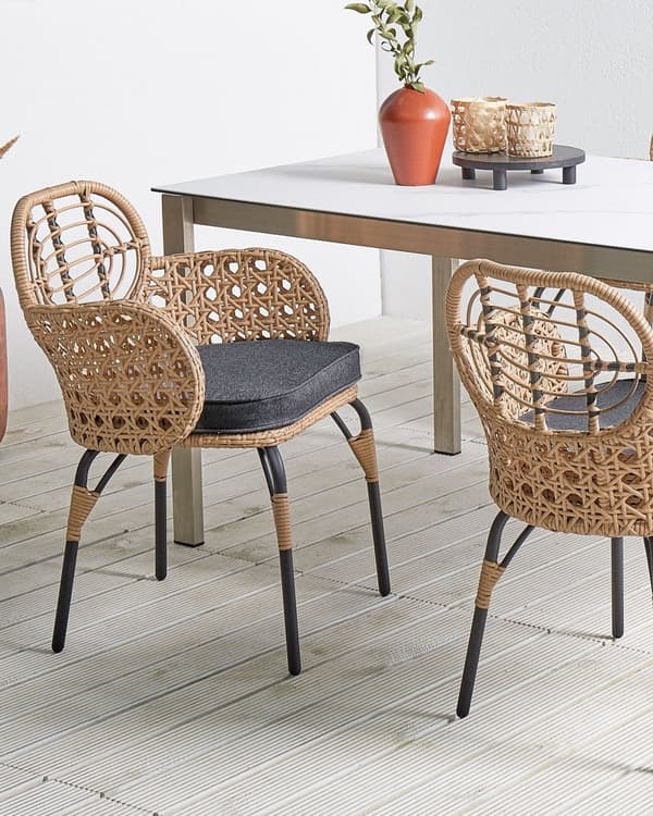 Rattan stol Lys Beige Natur Træ Stolesæt af 2 Flet Havestole med Armlæn og Siddehynder Træstole Design Udendørs Fletstole
