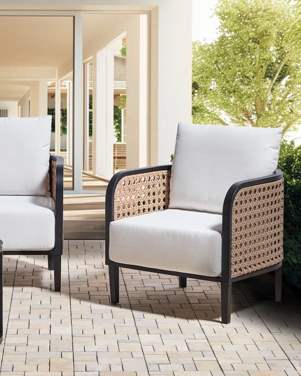 Lenestol til hagen Svart aluminiumsramme Off-White vannavvisende stoffputer Moderne design