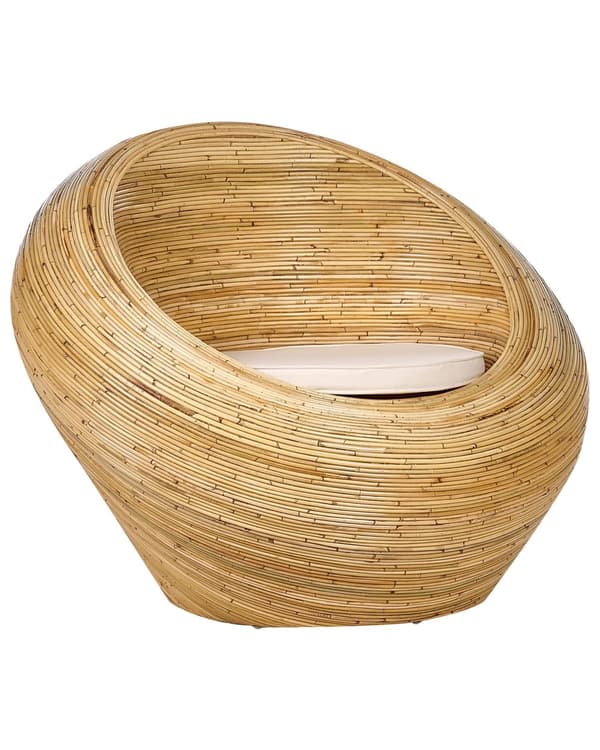 Sæt med 2 havelænestole i naturlig rattan med beige hynder ternet stol terrasse stue