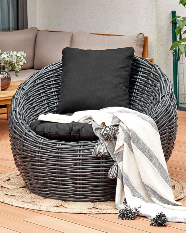 Trädgårdsstol Svart Naturrotting med dyna i polyester Modern design Loungemöbler för utomhusbruk
