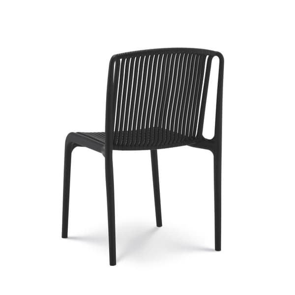 Set med 4 svarta trädgårds- eller terrassstolar i polypropenhar.