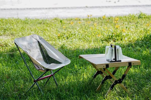 Lollanda Vikbar Campingstol i Aluminium, Hopfällbar Solstol - Vadderad Lättvikt Campingstol, Lättviktig med Bärväska för Vandring