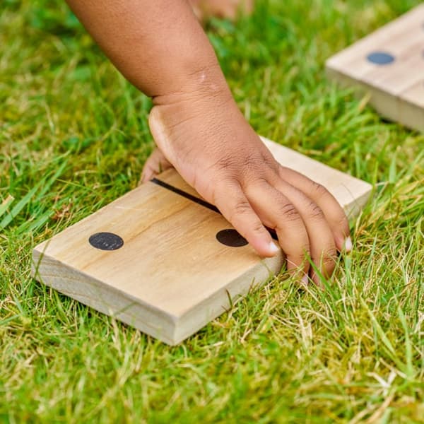 Kämpa Domino XL Trädgårdsspel i trä