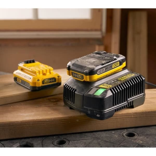Batterier LITHIUM-ION och Laddare, Kit med 2 Batterier 18V 2AH och Laddare 18V 2Ah - Serie FATMAX V20 SFMCB12D2-QW