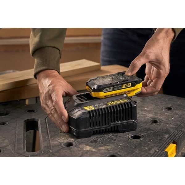 Batterier LITHIUM-ION och Laddare, Kit med 2 Batterier 18V 2AH och Laddare 18V 2Ah - Serie FATMAX V20 SFMCB12D2-QW
