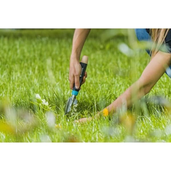 GARDENA EcoLine ogräskniv tillverkad av FSC-certifierat trä och återvunnen plast - 25 års garanti