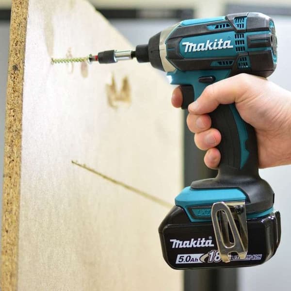 Makita DTD152RTJ sladdlös slagdrivare - 18V/5Ah - 2 batterier och laddare i Makpac-fodral