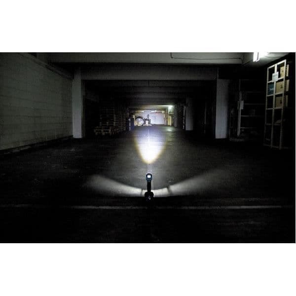 Lampa - MAKITA - DEADML808 - 14,4 / 18 V - Li-Ion - Zoomfunktion och hängkrok