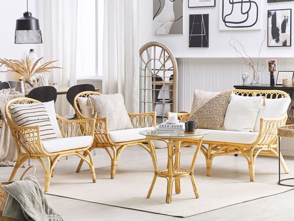 Trädgårdsmöbelset 4-sits Beige Rotting Soffa 2 Fåtöljer och Runt Bord Glasskiva Vita Kuddar