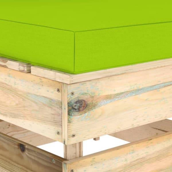 Mittensektion med dynor till pallsoffa tryckimpregnerat trä