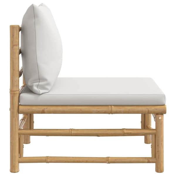Soffa mittdel med ljusgråa dynor bambu