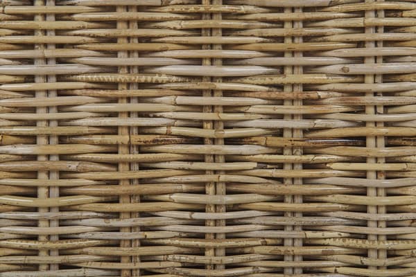 Havesofa lysebrun rattan flet udendørs 2 pers. med hvide puder