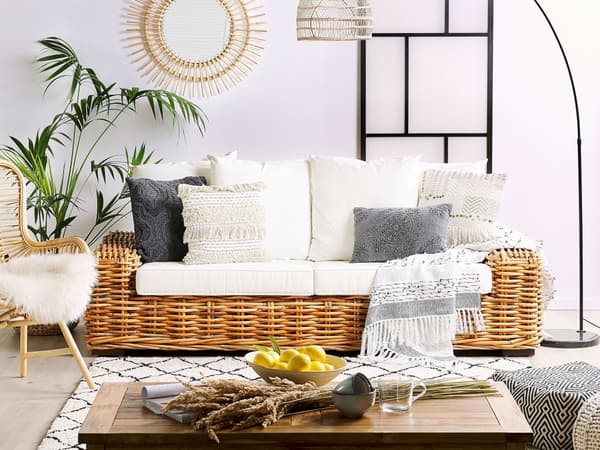Rattansofa Beige Natur og Hvid Polyester 3 Personers Flet Havesofa med Hynder Puder Loungesofa Traditionel Boho Udendørs Terrasse Have