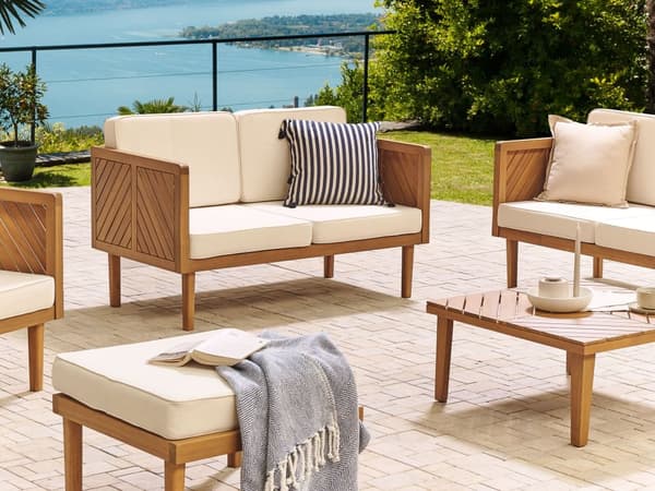 Trädgårdssoffa Akaciaträ 76 cm Ljusbeige Sittkudde Stoppad Ribbad Design Utomhus Veranda Modern Stil