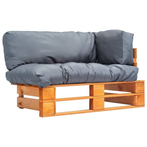 Pallsoffa med gråa dynor furu