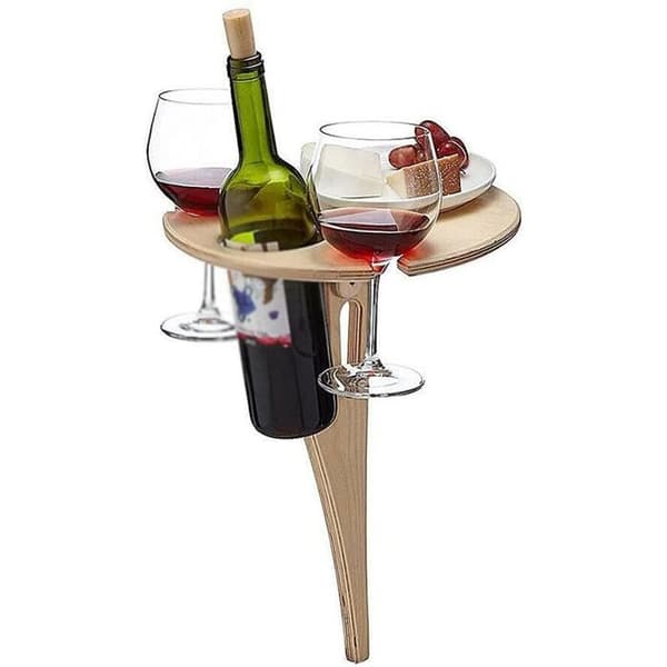bärbart vinbord utomhus, mini picknickbord i trä med glashållare, liten rund ost och snacksbricka