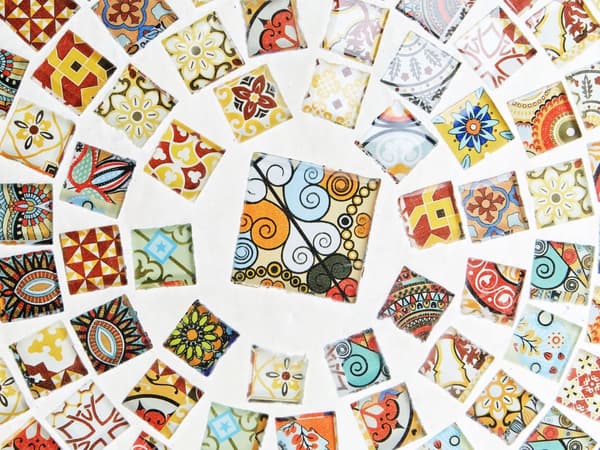Puutarhapöytä musta rauta sementti lasi ⌀ 60 x 74 cm mosaiikkikuvioitu kahdelle hengelle pyöreä retro tyyli