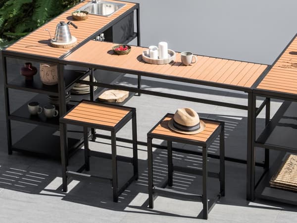 Utendørs spisebord Svart Lyst tre Metall Syntetisk tre 150 x 50 cm 2 personer Rektangulær form Moderne stil Hagebord Barbord Hagemøbler