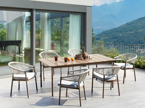 Have-spisebord Mørk trætone Varmeoverførsel Aluminiumsstel 6 sæder Vejrbestandig udendørs terrasse