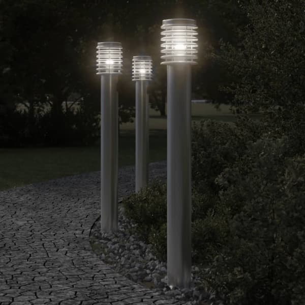 vidaXL udendørs standerlampe med stikkontakt 110 cm rustfrit stål sølv