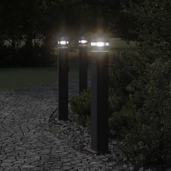 vidaXL udendørs standerlampe med stikkontakt 80 cm aluminium sort