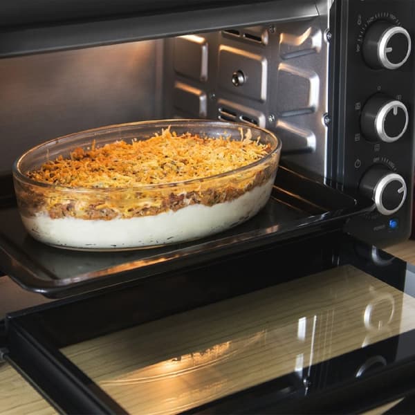 Cecotec Convection oven with rotisserie fork, 30 litre capacity, 5 modes and interior light.