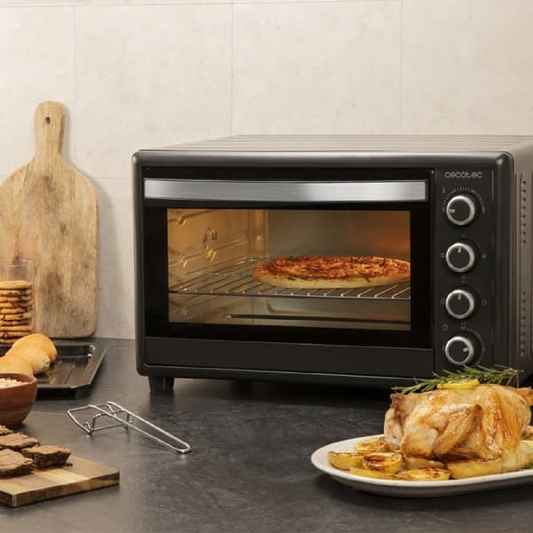 Cecotec Convection oven with rotisserie, convection, 60-litre capacity and 2200 W.