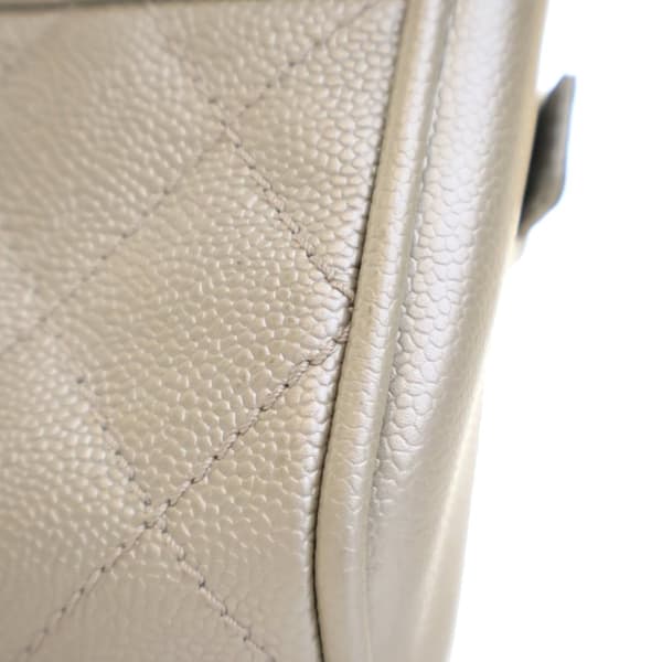 Pre-owned Chanel Metallic Quilted Caviar Bowler Bag White