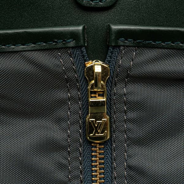Pre-owned Louis Vuitton Taiga Housse Bering Garment Cover Green