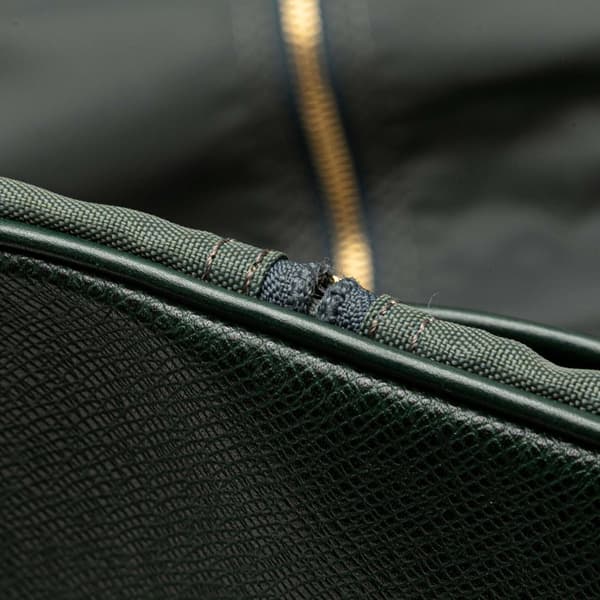 Pre-owned Louis Vuitton Taiga Housse Bering Garment Cover Green
