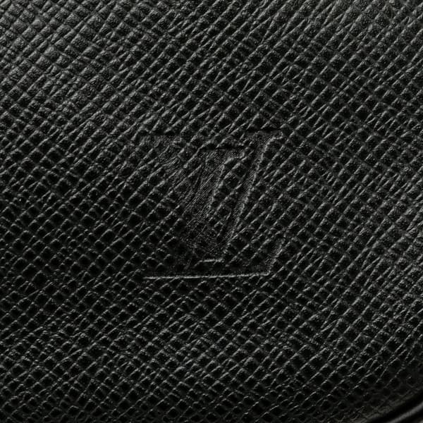 Pre-owned Louis Vuitton Taiga Kendall GM Black