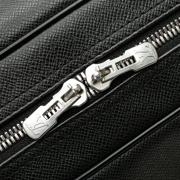 Pre-owned Louis Vuitton Taiga Kendall GM Black