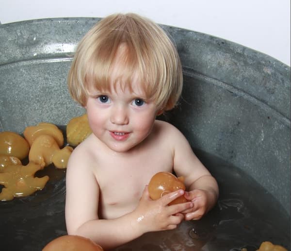 Alfie badleksak i naturgummi - Hevea baby