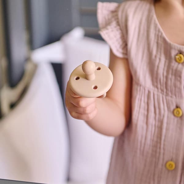 MiniKOiOi Napp Binkee 0+ Grå