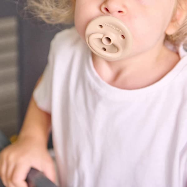 MiniKOiOi Napp Binkee 0+ Grå