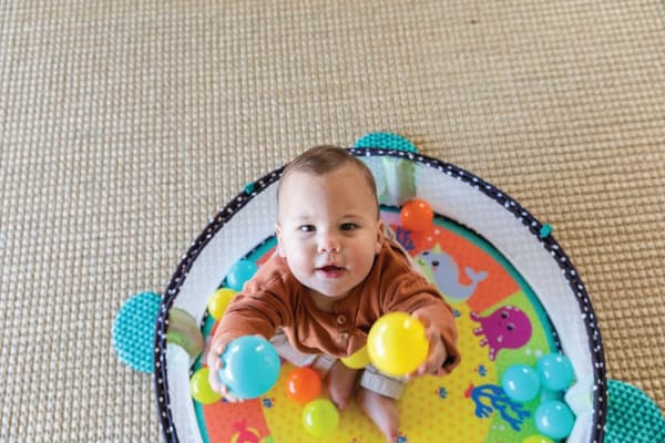 INFANTINO Grow-with-me activity gym & ball pit