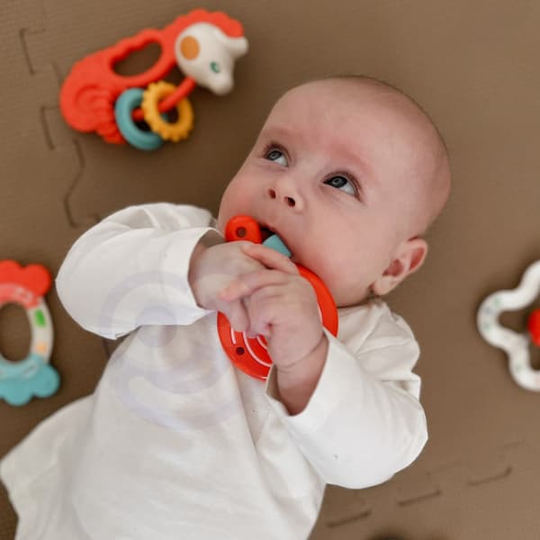 WOOPIE BABY Sensorisk Skallra Bitringsset